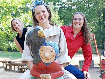 Die Beauftragten für Chancengleichheit am Arbeitsmarkt Nina Axmann vom Jobcenter Coburg-Stadt, Susann Klar vom Jobcenter Coburg-Land und Bianca Heger von der Agentur für Arbeit Bamberg-Coburg stehen Eltern mit Rat und Tat bei.