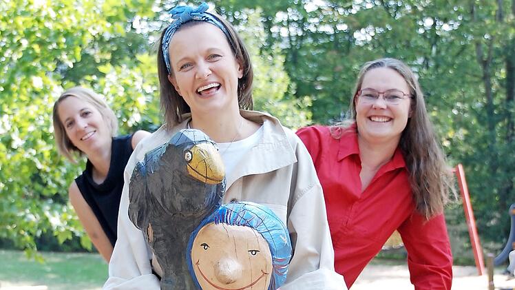 Die Beauftragten für Chancengleichheit am Arbeitsmarkt Nina Axmann vom Jobcenter Coburg-Stadt, Susann Klar vom Jobcenter Coburg-Land und Bianca Heger von der Agentur für Arbeit Bamberg-Coburg stehen Eltern mit Rat und Tat bei.