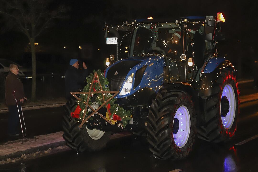 In Kulmbach durfte die beliebte Lichterfahrt der Traktoren stattfinden.