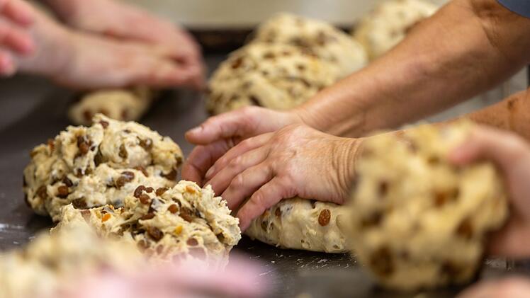 Hochsaison in der Stollenbäckerei