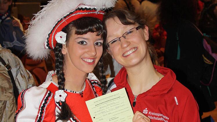 Trainerin Ivonne Gedigk mit Tanzmariechen Bianca Dürrbeck Foto: privat