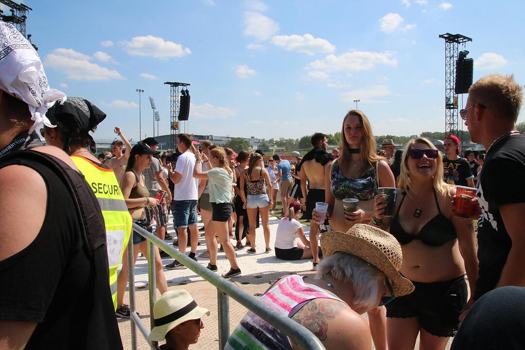 Halbnackt oder im Kostüm: Stimmung bei RIP 2017