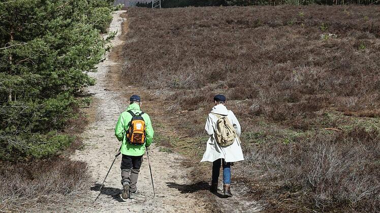 Unterwegs auf unserer Dünenwanderung mit Andi Schettler. Foto: Barbara Herbst