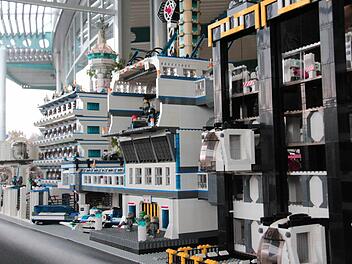 Details der Weltraumbasis. Die einzelnen Module stammen von verschiedenen Legofreunden. Fotos: Simone Bastian