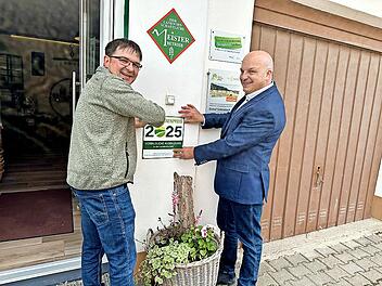 Bürgermeister Michael Kastl, Münnerstadt, ist stolz auf den Betrieb Schlembach. Für ihn trägt der Betrieb Schlembach in Kleinwenkheim wesentlich zum Dorfleben bei. Er entwickelt sich zum Treffpunkt und Nahversorger im Ort.