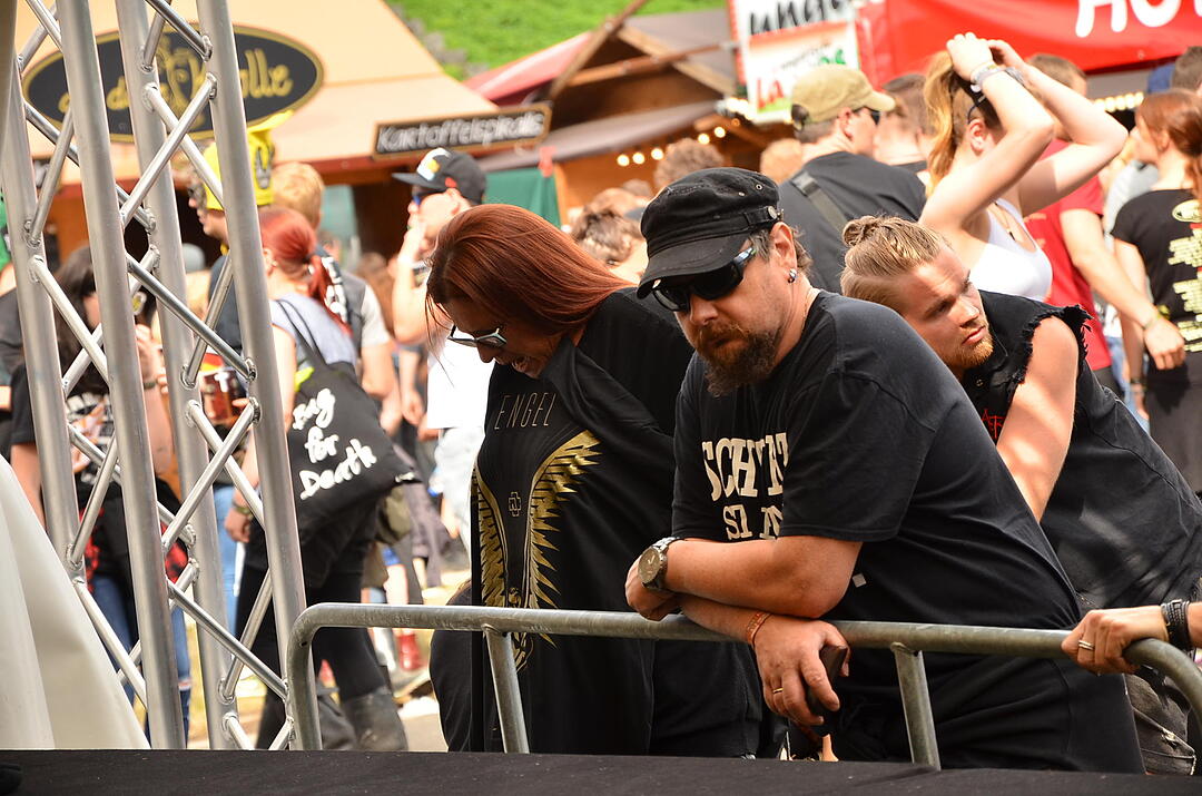 Merch und Bandshirts: Shoppen bei RIP