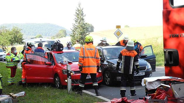 Bei dem Auffahrunfall wurden zwei Fahrzeugen aufeinander geschoben.