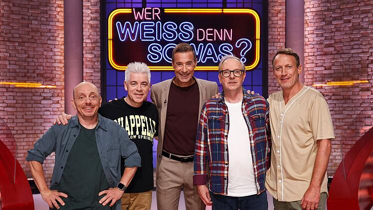 Ausgabe zwei der neuen Ära am Dienstag, 14. Oktober: Moderator Kai Pflaume (Mitte) und die Kapitäne Bernhard Hoëcker (links) und Wotan Wilke Möhring (rechts) raten mit Michael Mittermeier (zweiter von links) und Olli Dittrich.