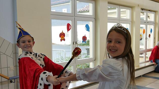 Die kleinen Majest&auml;ten Prinz Pascal I. und ihre Lieblichkeit, Prinzessin Lena I. werden beim 27. Kinderfasching das k&ouml;nigliche Zepter schwingen. Foto: Manja von Nida
