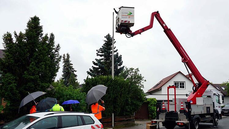 Nach und nach werden alle Lampenköpfe ausgetauscht.    Foto: Richard Sänger
