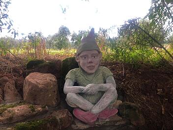 Der Querkel ist Teil eines Sagenwanderwegs in der Gemeinde Untersiemau, der sich noch im Aufbau befindet.  Er befindet sich am Flurweg Hofäcker.