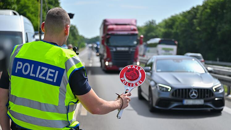 Symbolbild - Grenzkontrolle auf der A12
