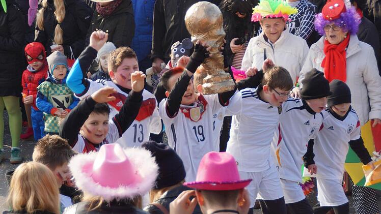 Die Laafer Kärwäsbum lassen noch einmal die WM aufleben. Foto: Johannes Michel