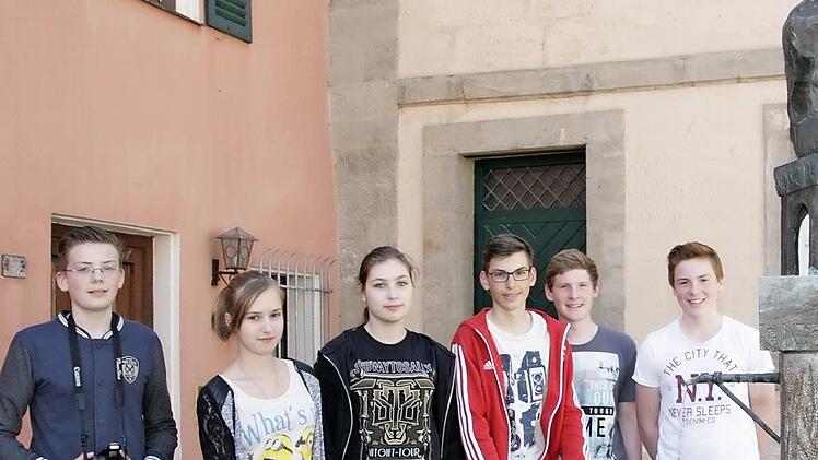 Diese Schüler unterstützen Stühler bei der Arbeit (v.l.): Julian Lüttich, Sarah Neglein, Nina Müller, Simon Sendler, Jonathan Weidt und Johannes Weidt