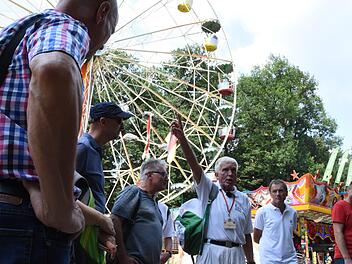 Wolfgang Hartmann kennt sich mit dem Annafest aus. Geschichten, Hintergründe und Kurioses. Auch das Riesenrad ist besonders. Foto: Christoph Wiedemann