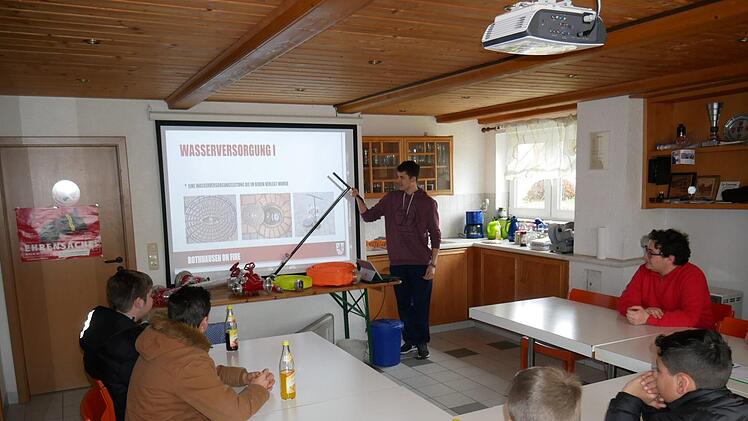 Die Interessenten bei der Einführung im Schulungsraum. Foto: Daniel Wiener