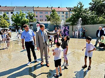 N&uuml;rnberg: Neuer Font&auml;nenbrunnen auf dem Aufse&szlig;platz errichtet