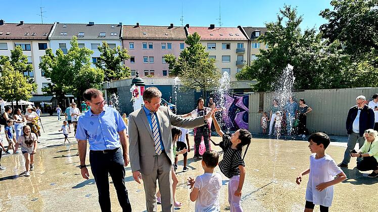 N&uuml;rnberg: Neuer Font&auml;nenbrunnen auf dem Aufse&szlig;platz errichtet