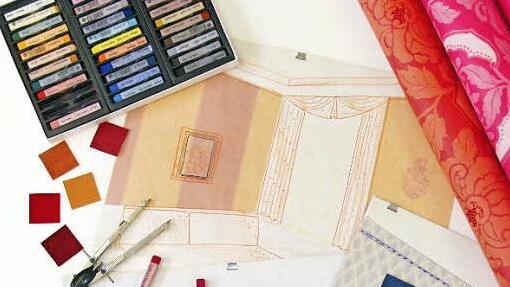 Farben und Formen, Muster und Stoffe: Die Skizzen von Alexander Lück dienen als Vorlage für die Umsetzung vor Ort.