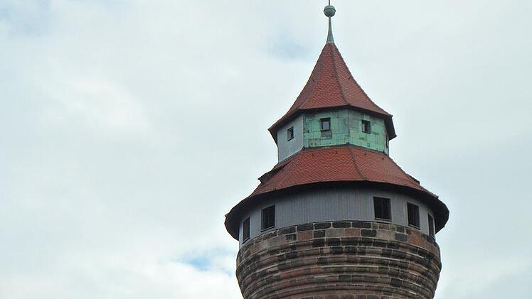 Im Sinwellturm in Nürnberg spielt die Erzählung von der blauen Agnes.