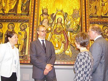 zweite Bürgermeisterin Angela Hofmann, Matthias Weniger, Referent des Bayerischen Nationalmuseums, Kerstin Löw, Leiterin des Tourismusbüros, sowie Lucas-Cranach-Beauftragter Dietmar Lang. Fotos: Heike Schülein
