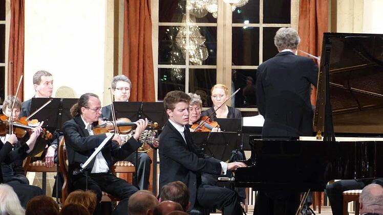 Gast beim BKO war am Montagabend der Pianist Alexander Krichel.  Foto: Christian Dijkstal