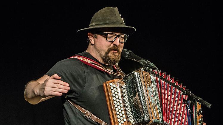 Helmut A. Binser beim Coburg-Gastspiel im "Schwarzen Bären". Foto: Jochen Berger
