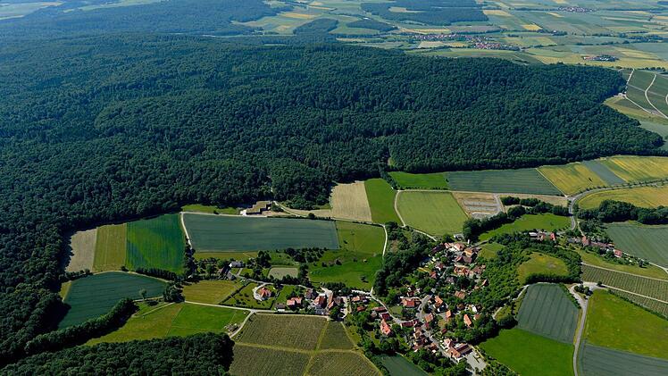 Das neue Nachhaltigkeitszentrum in Handthal aus der Vogelperspektive ... Foto: Ronald Rinklef