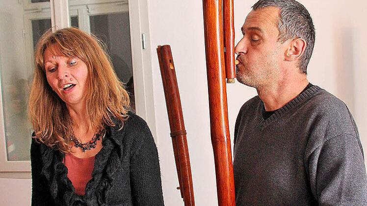 Mit Fujara: Winfried Skrobek und seine Ehefrau Emilia Smalova.  Foto: Dieter Britz