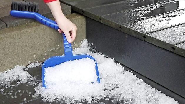 In Rattelsdorf brachte das Gewitter Trommelfeuer aus Hagel mit. In Scheßlitz fiel der Strom aus. Foto: privat