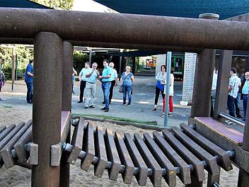 Oerlenbachs Gemeinderat ließ sich bei Ortsbegehungen über die Kindergarten-Situation in Ebenhausen und Oerlenbach informieren.Sigismund von Dobschütz