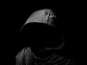 Frauen durch Kapuzen-Mann in Bamberg belästigt: Die Polizei ermittelt gegen einen 24-Jährigen. Symbolfoto: PublicDomainPictures/pixabay.com