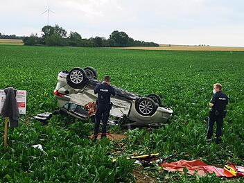 Autos im Kreuzungsbereich kollidiert: Rettungshubschrauber nach Unfall im Einsatz