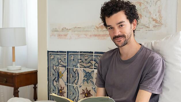 Bücher über die Elternschaft können eine hilfreiche Orientierung bieten.