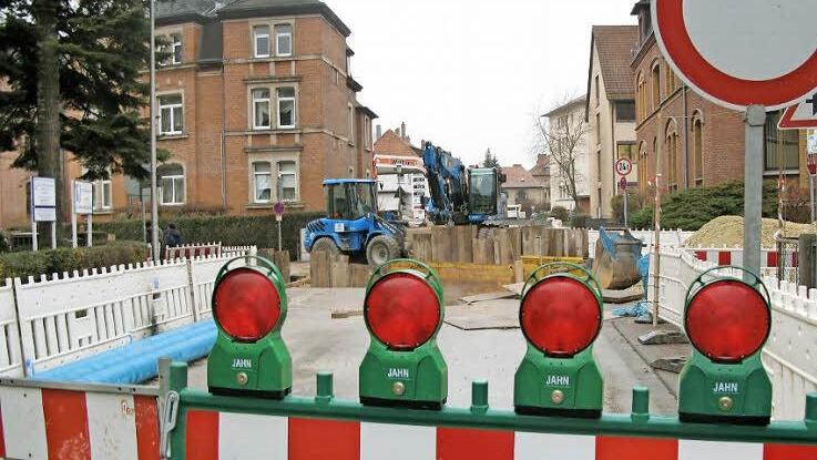 Bis auf Weiteres bleibt die Callenberger Straße gesperrt.  Foto: Simone Bastian