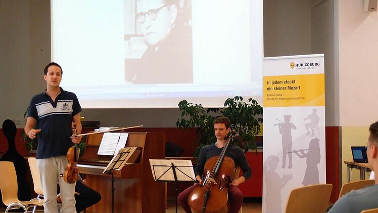 Impressionen vom Gesprächskonzert mit dem Aramis-Trio im Coburger Gymnasium Ernestinum. Der Auftritt war Besstandteil des Festivals "Klanggrenzen".Foto: Jochen Berger