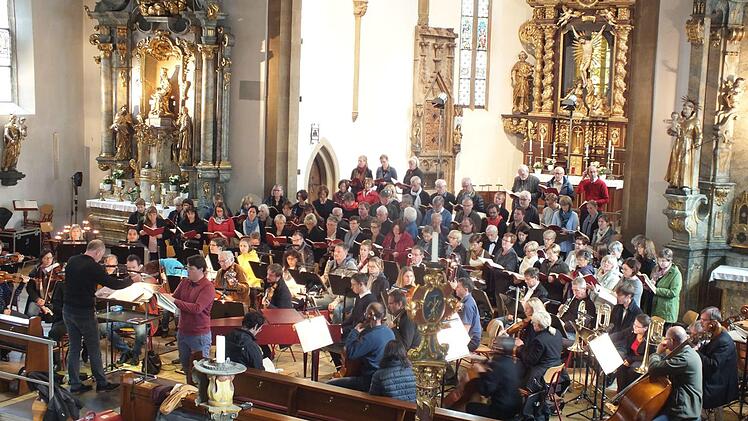 Der Philharmonische Chor Herzogenaurach und die Vogtland Philharmonie bei der Generalprobe am NachmittagManfred Welker