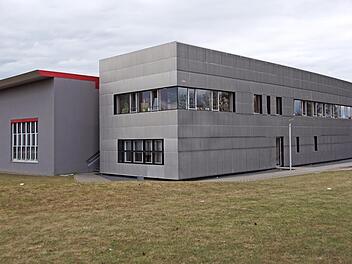 Ungebrochen beliebt ist die Ganztagsschule am Schulzentrum Haßfurt - egal ob gebundener Ganztag oder offene Ganztagsbetreuung hier im "Silberfisch", dem Mittagsbetreuungsgebäude. Alle Schularten von der Grundschule bis zum Gymnasium bieten inzwischen Ganztagszüge an. Foto: Sabine Weinbeer