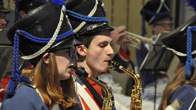 Das Jugendmusikkorps Bad Kissingen reiste beim Konzert in der Wandelhalle musikalisch nach Massa. Foto: Peter Klopf