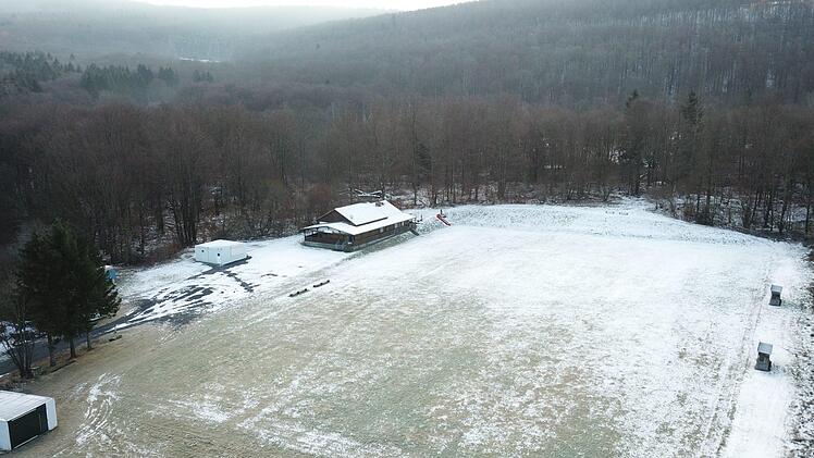 Luftaufnahme vom Sportgelände des SCK Oberwildflecken. Foto: sfs