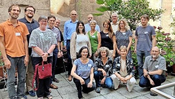 Teilnehmer aus der Steuerungsgruppe und der projektbegleitenden Arbeitsgruppe des Projekts „Fluss.Frei.Raum“ beim ersten Präsenztreffen.