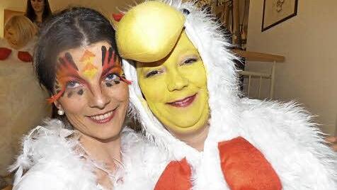 Zwei Tänzerinnen des Weiberballetts
