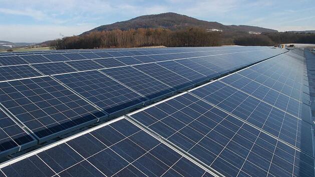&Uuml;ber den  "Solarpark Rottenbach" beriet der Gemeinderat Lautertal in seiner j&uuml;ngsten Sitzung. Das Symbolfoto zeigt eine derartige Freifl&auml;chen-Photovoltaikanlage. Foto: Archiv