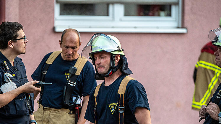 Wohnungsbrand in Mehrfamilienhaus in F&uuml;rth: Eine tote Person geborgen
