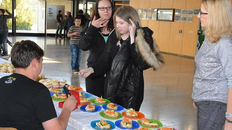Nachhaltigkeit und Gesundheit der Ernährung standen im Mittelpunkt einer Aktion der Schule. Foto: Gerhard Schmidt