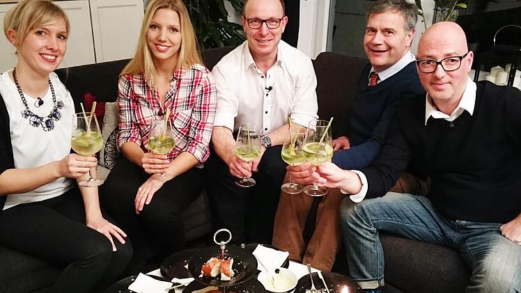 "Das perfekte Dinner" diese Woche aus Franken (von links): Gastgeberin (am Montag) Anne-Kathrin, Sarah, Kristian, Bernhard und Lutz. Foto: VOX / itv studios