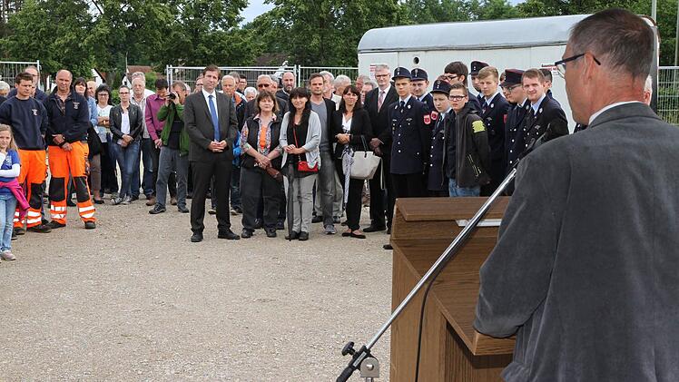 Bürgermeister Gerd Zimmer bei der Ansprache vor dem Spatenstich Foto: Mathias Erlwein