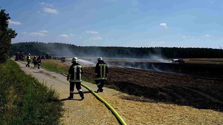 Die Feuerwehrleute hatten den Brand schnell unter Kontrolle.   Foto: Richard Sänger