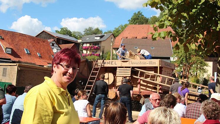 Vorsitzende Carmen Bauer unter den Festbesuchern