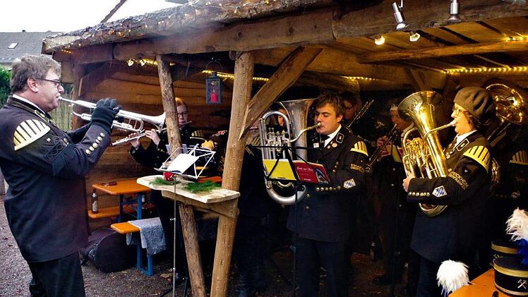 Die Bläsergruppe der Bergmannskapelle Stockheim spielte auf. Foto: Gerd Fleischmann